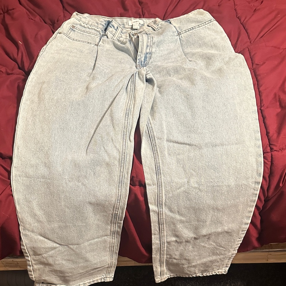 Forever 21 Light Wash Relaxed Fit Wide Leg Jeans